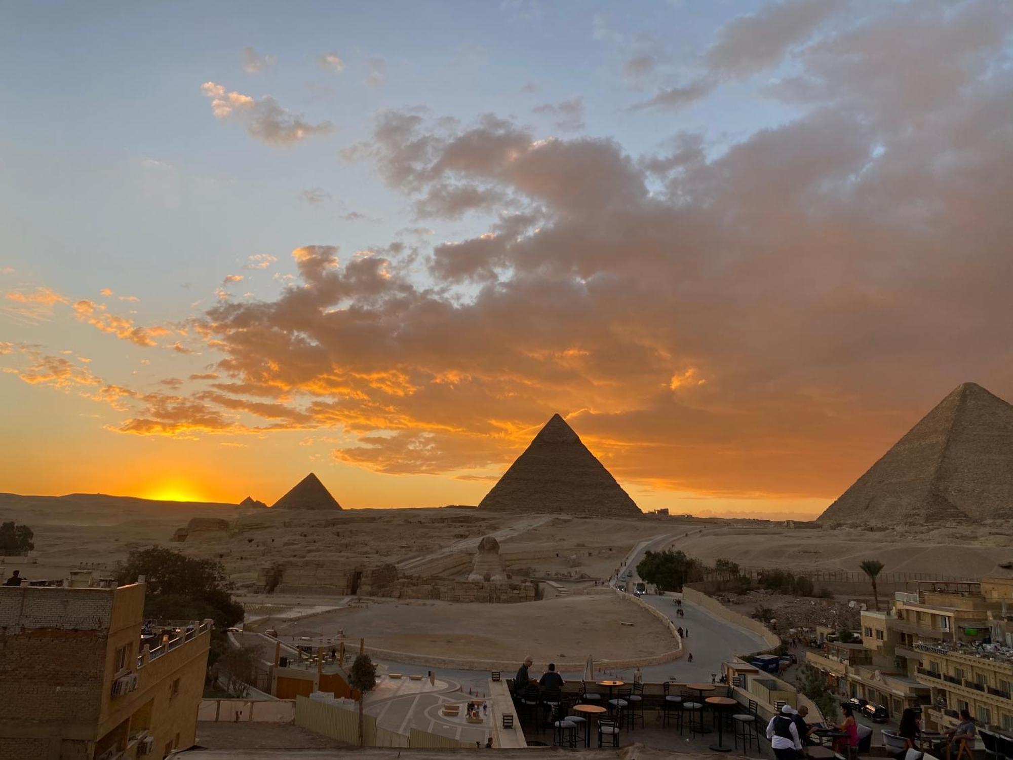 Royal Golden Pyramids Inn Giza Exteriör bild
