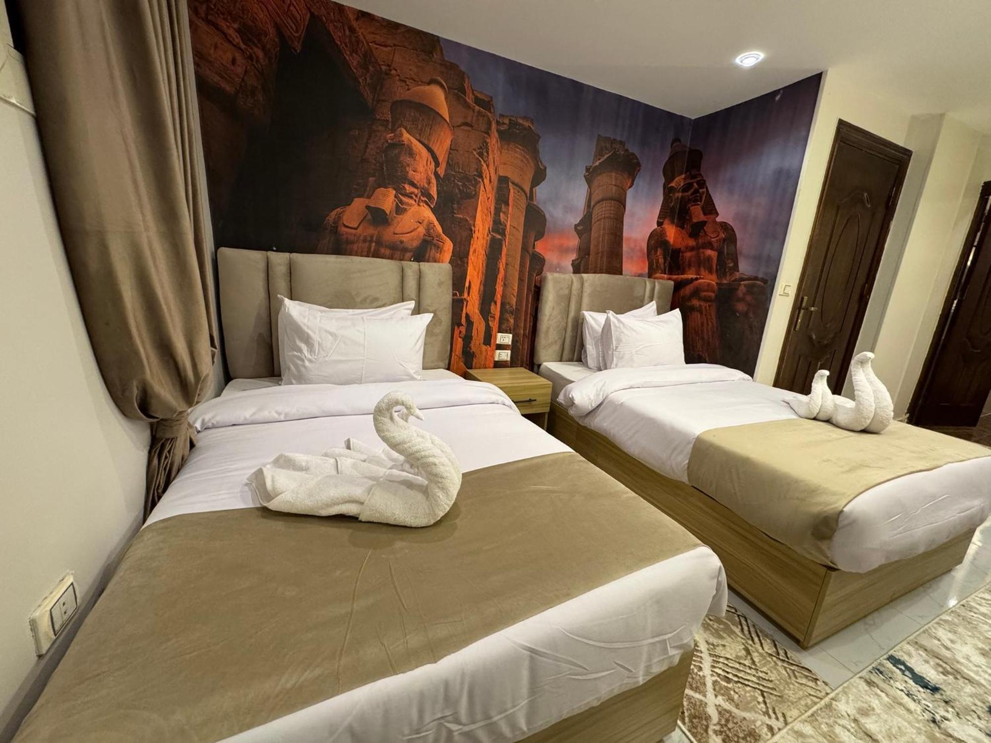 Royal Golden Pyramids Inn Giza Exteriör bild